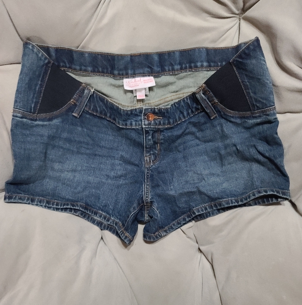 Isabelle maternity Jean shorts never worn size 12